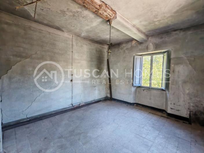 Image No.10-4 Bed Farmhouse for sale