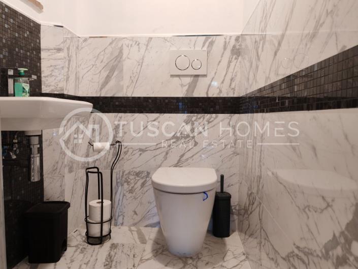 Image No.19-6 Bed Farmhouse for sale