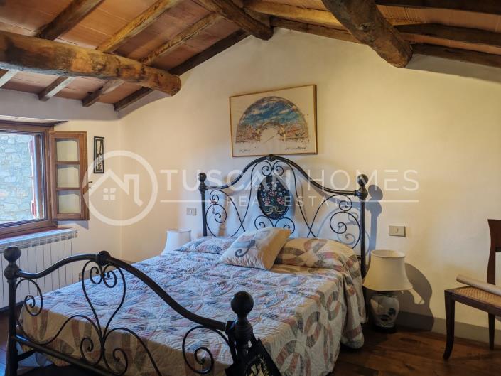 Image No.12-4 Bed Farmhouse for sale