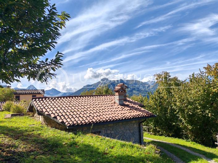 Image No.14-6 Bed Farmhouse for sale