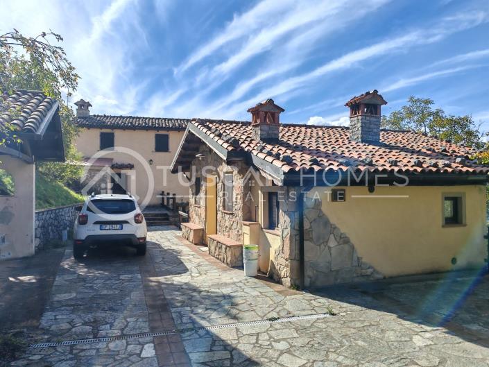 Image No.15-6 Bed Farmhouse for sale