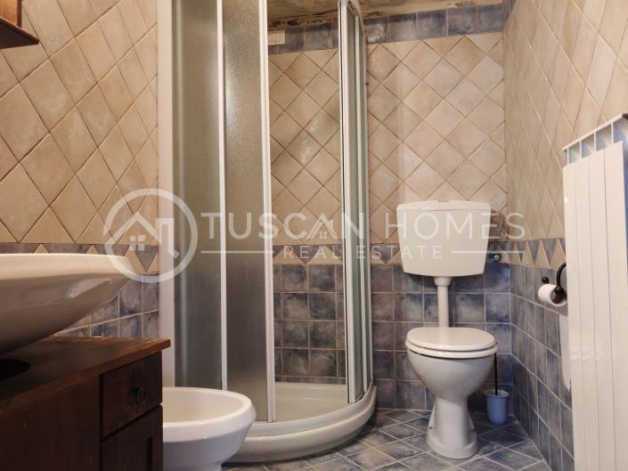 Image No.17-6 Bed Farmhouse for sale