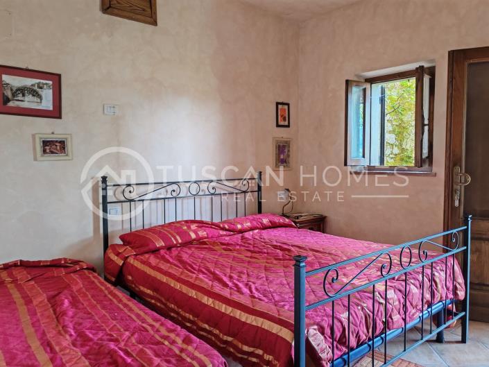 Image No.18-6 Bed Farmhouse for sale