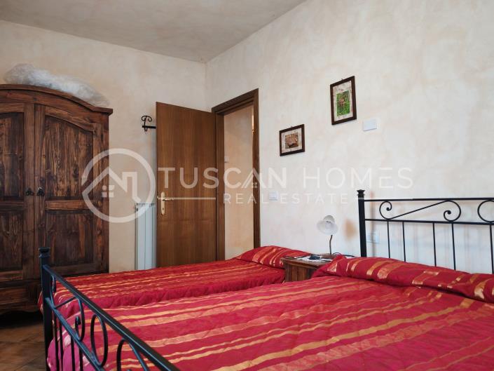 Image No.19-6 Bed Farmhouse for sale