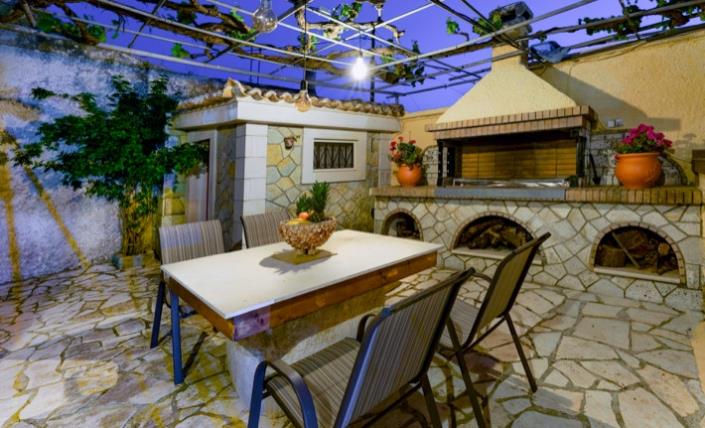 Image No.12-2 Bed Country House for sale