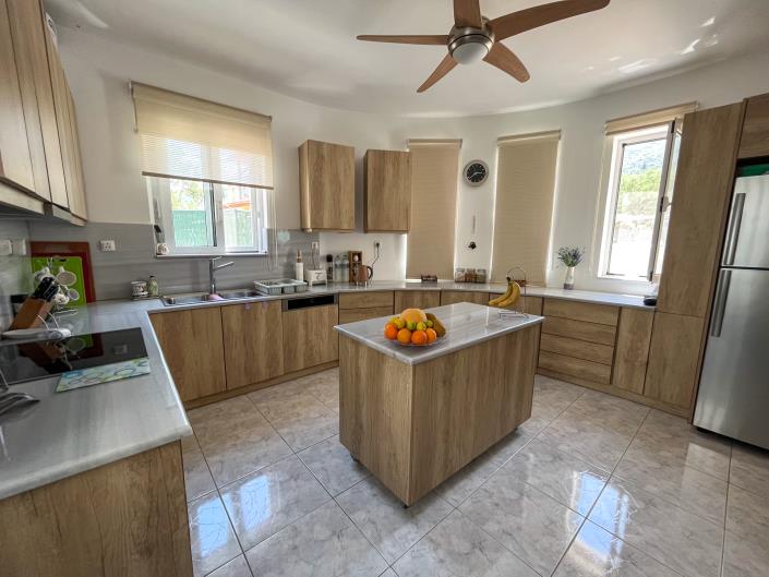 Image No.26-3 Bed House for sale