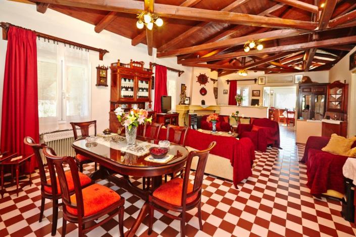 Image No.11-2 Bed Country House for sale