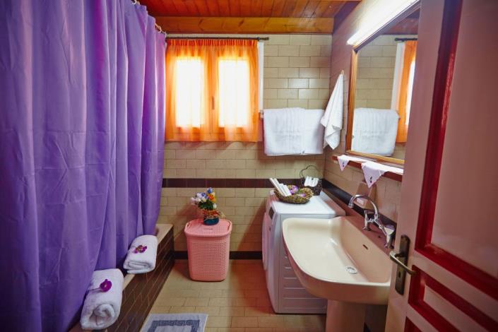 Image No.25-2 Bed Country House for sale