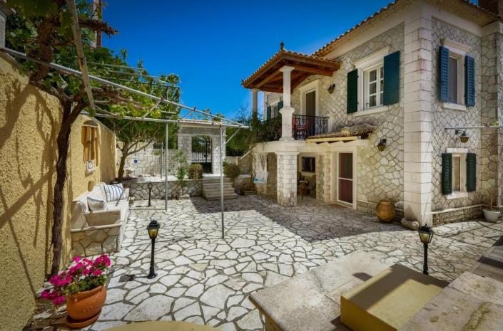 Image No.13-8 Bed Villa for sale