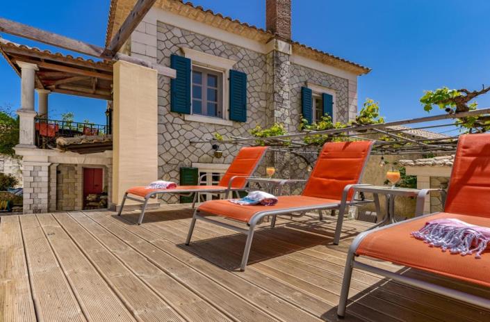 Image No.10-8 Bed Villa for sale