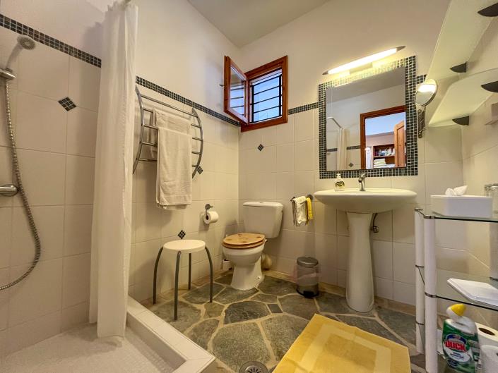 Image No.61-6 Bed Villa / Detached for sale