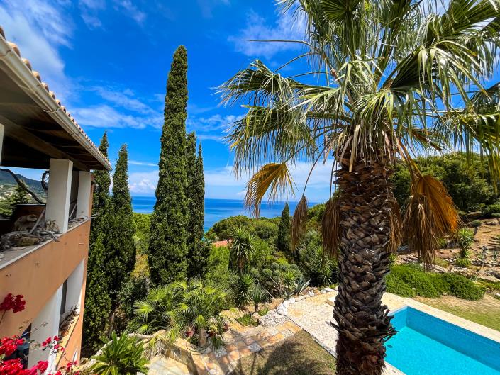 Image No.4-6 Bed Villa / Detached for sale