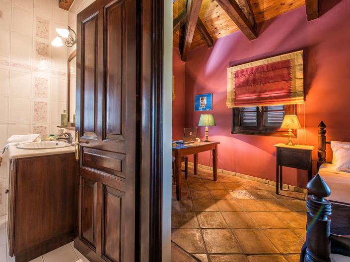 Image No.12-8 Bed Villa / Detached for sale