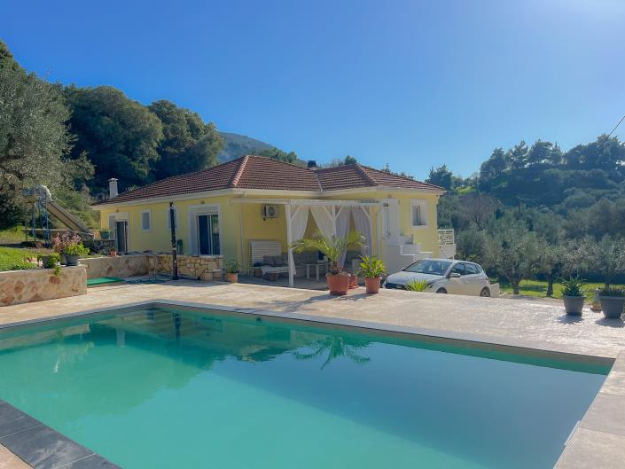 Image No.8-2 Bed Villa / Detached for sale