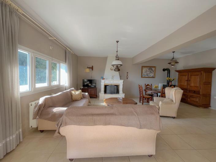 Image No.5-2 Bed House for sale