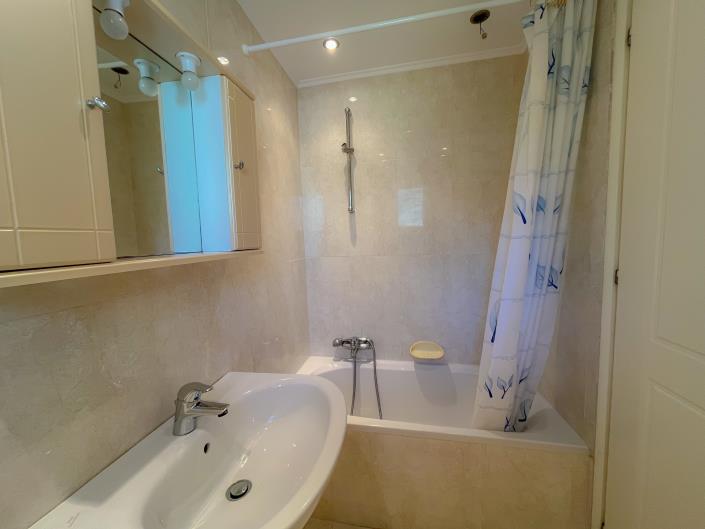 Image No.10-2 Bed House for sale