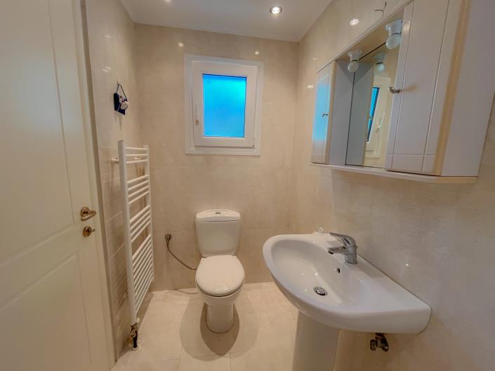 Image No.11-2 Bed House for sale