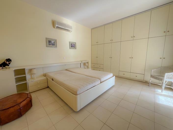 Image No.13-2 Bed House for sale