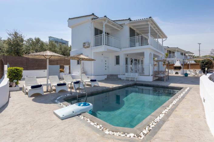 Image No.1-2 Bed Villa for sale