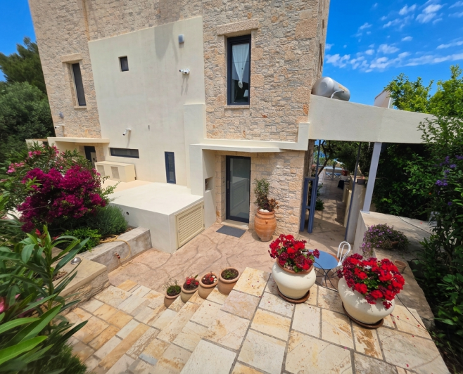 Image No.2-3 Bed Villa for sale
