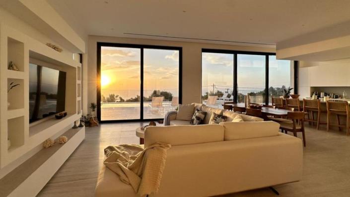 Image No.20-5 Bed Villa for sale