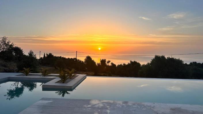Image No.57-5 Bed Villa for sale
