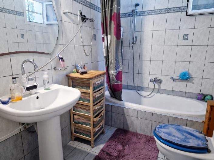 Image No.10-3 Bed House for sale