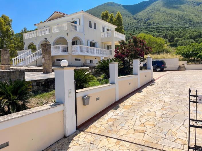 Image No.2-5 Bed Villa for sale