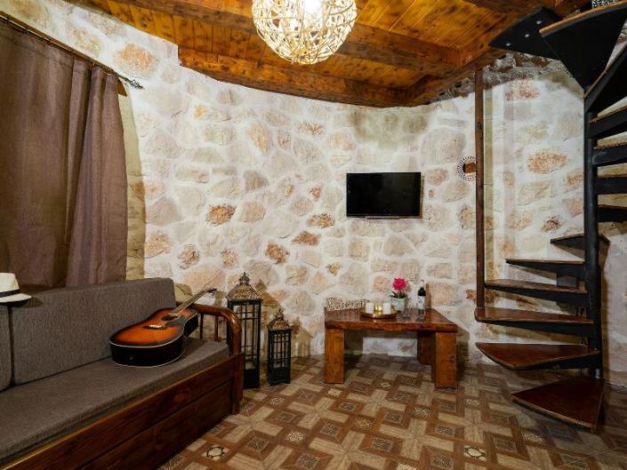 Image No.6-2 Bed Country House for sale