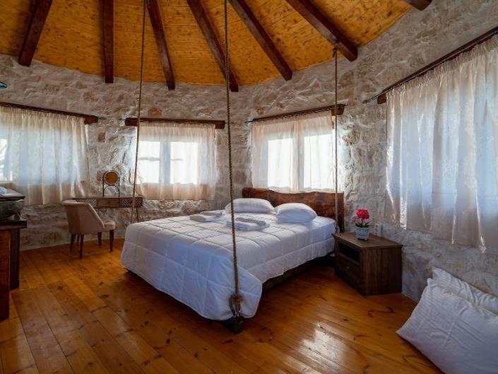 Image No.10-2 Bed Country House for sale