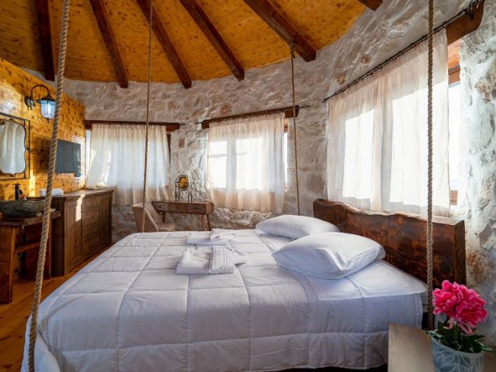 Image No.12-2 Bed Country House for sale