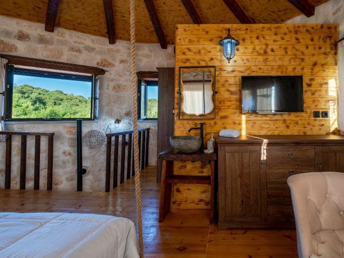 Image No.13-2 Bed Country House for sale