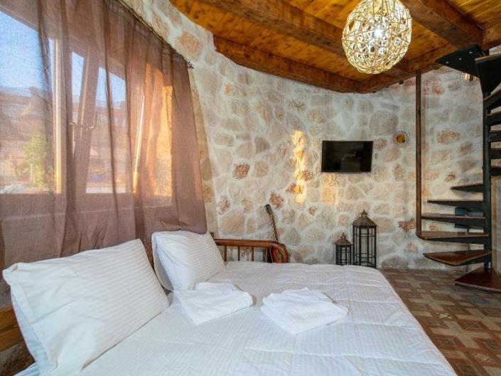 Image No.16-2 Bed Country House for sale