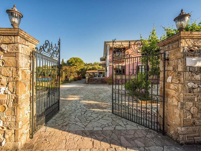 Image No.2-8 Bed Villa for sale