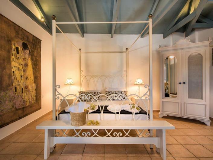 Image No.14-8 Bed Villa for sale