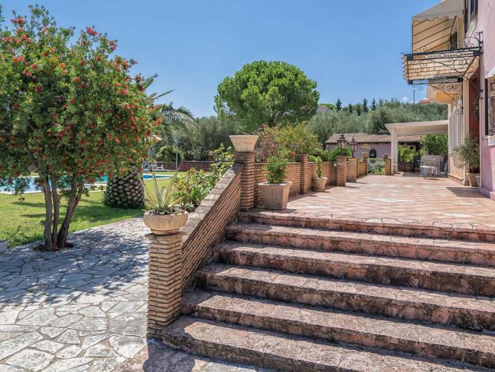 Image No.17-8 Bed Villa for sale