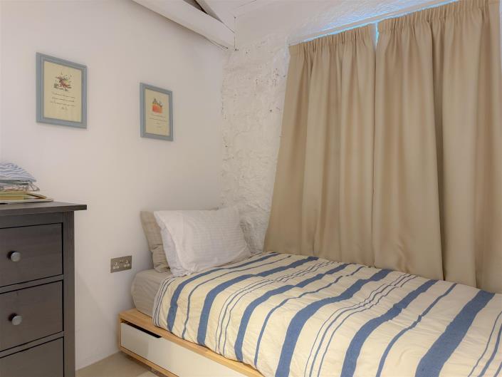 Image No.21-8 Bed Cottage for sale
