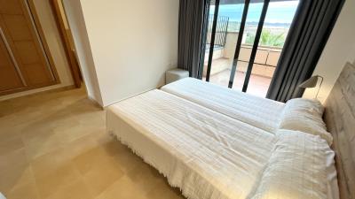6AEAB132-E0E3-406D-801A-807F896AC9DA