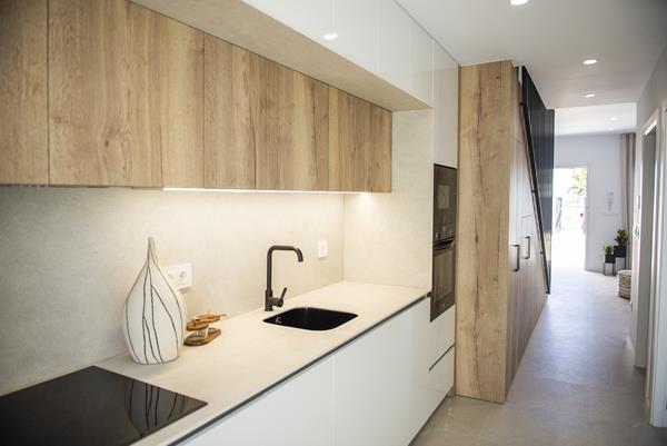 Image No.15-3 Bed Townhouse for sale