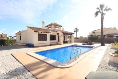 Villa / Détaché de 3 chambres à vendre à Hacienda del Alamo