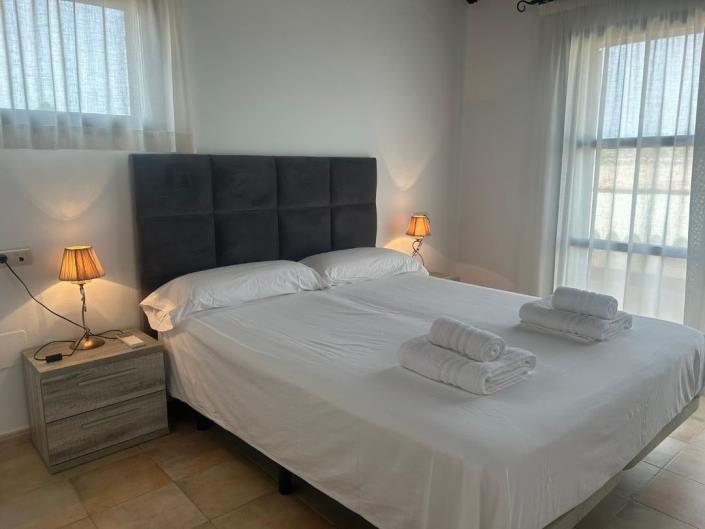 Image No.19-3 Bed Villa / Detached for sale