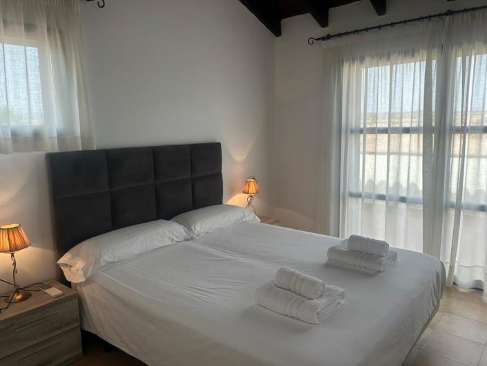 Image No.23-3 Bed Villa / Detached for sale