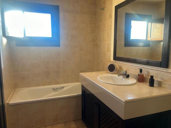 Image No.42-3 Bed Villa / Detached for sale