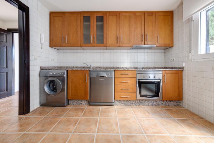 Image No.21-2 Bed Semi-Detached for sale