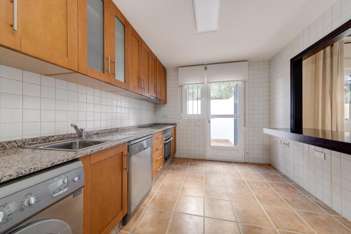 Image No.22-2 Bed Semi-Detached for sale