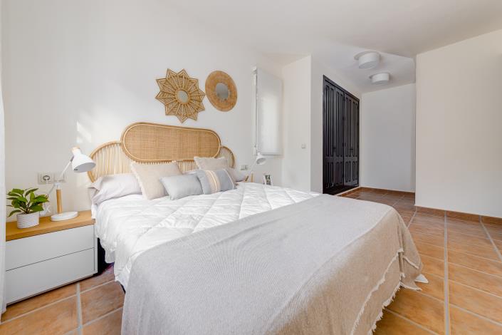 Image No.27-2 Bed Semi-Detached for sale