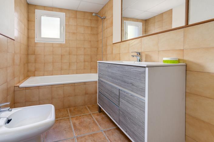 Image No.36-2 Bed Semi-Detached for sale