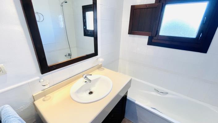 Image No.8-3 Bed Villa / Detached for sale