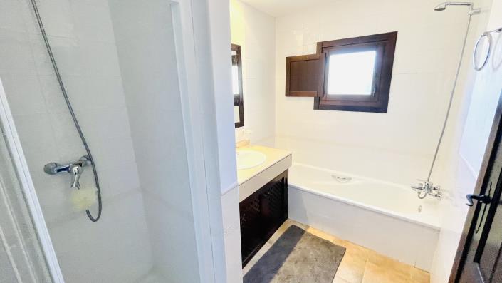 Image No.16-3 Bed Villa / Detached for sale