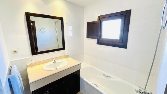 Image No.17-3 Bed Villa / Detached for sale